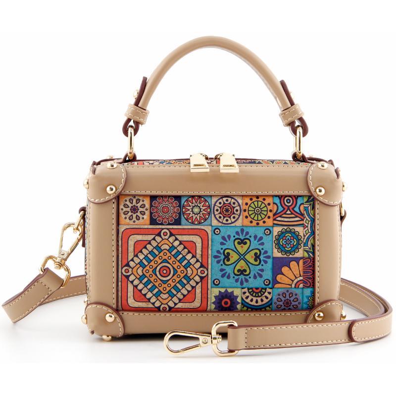 Crossbody kabelka so štvorcovým štruktúrovaným korkom